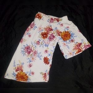 Low Shoulder Floral White  Crop Top